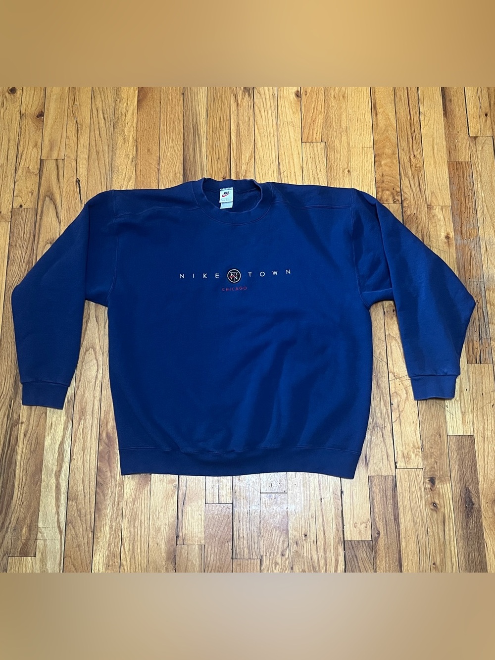 VTG 1990’s Nike Town Chicago Men's L Fleece Crew Neck Pullover Sweatshirt USA
